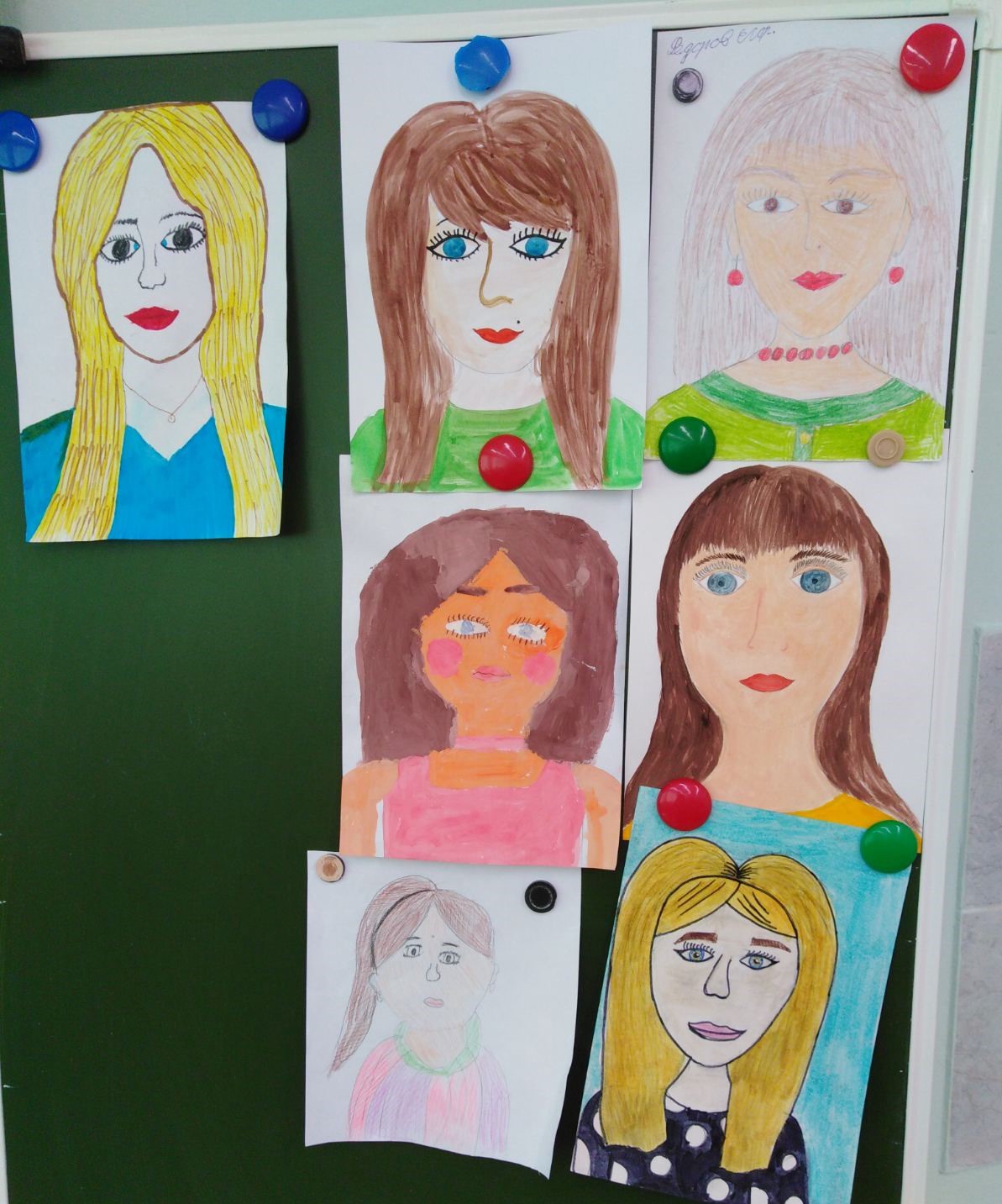 Рисунки детей в детском саду портрет мамы